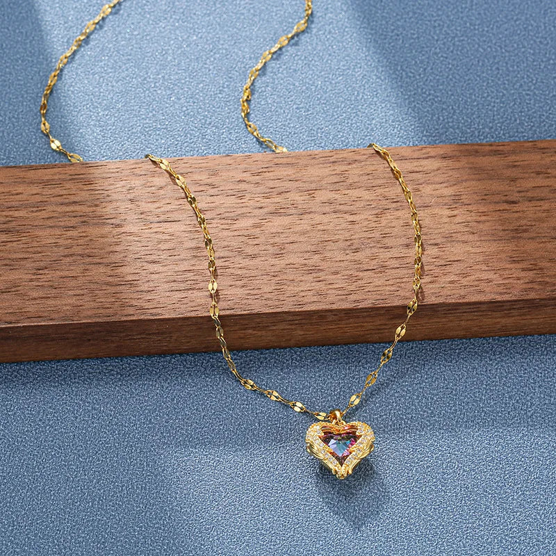 Collar con colgante de corazón de cristal multicolor de lujo para mujer