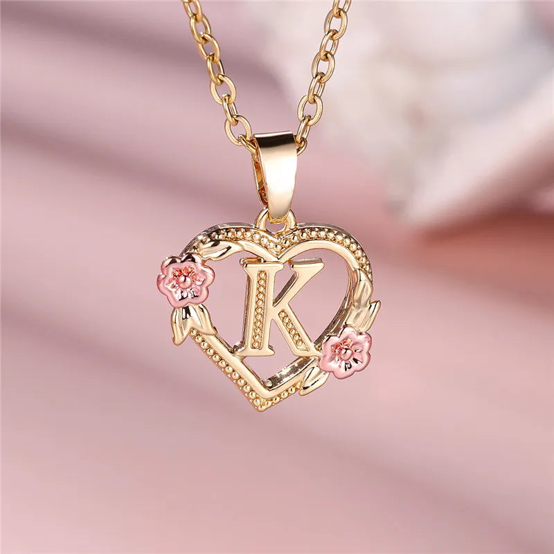 Collar con colgante de flor con letras de la A a la Z