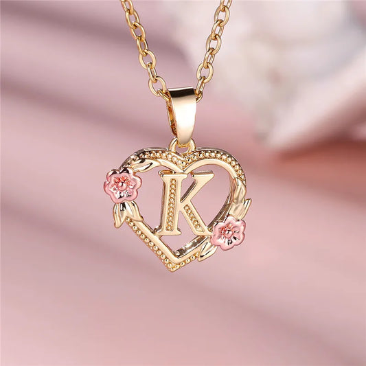 Collar con colgante de flor con letras de la A a la Z