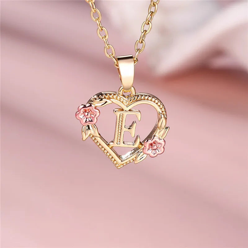 Collar con colgante de flor con letras de la A a la Z