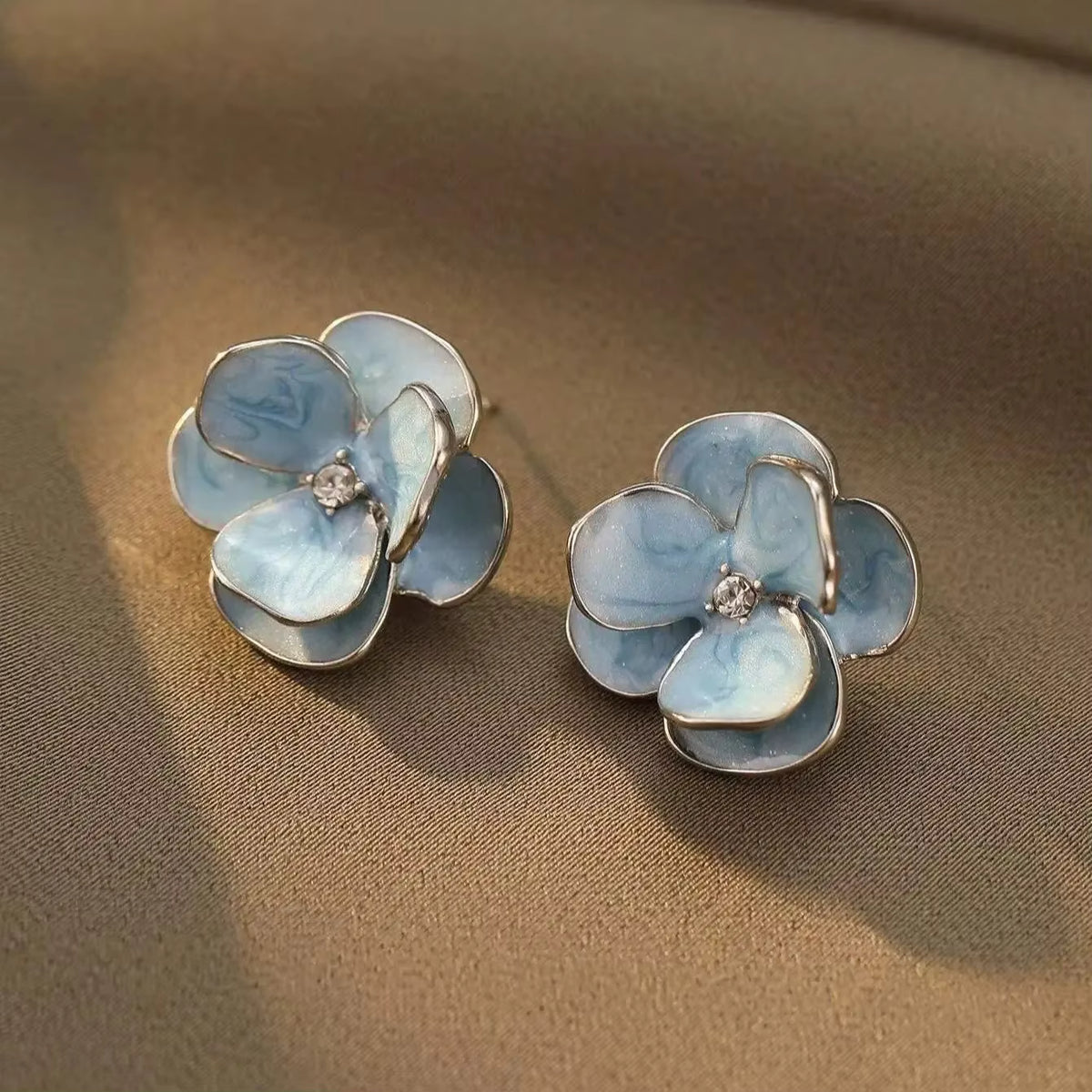 Aretes de Flor Esmaltada Primavera-Verano