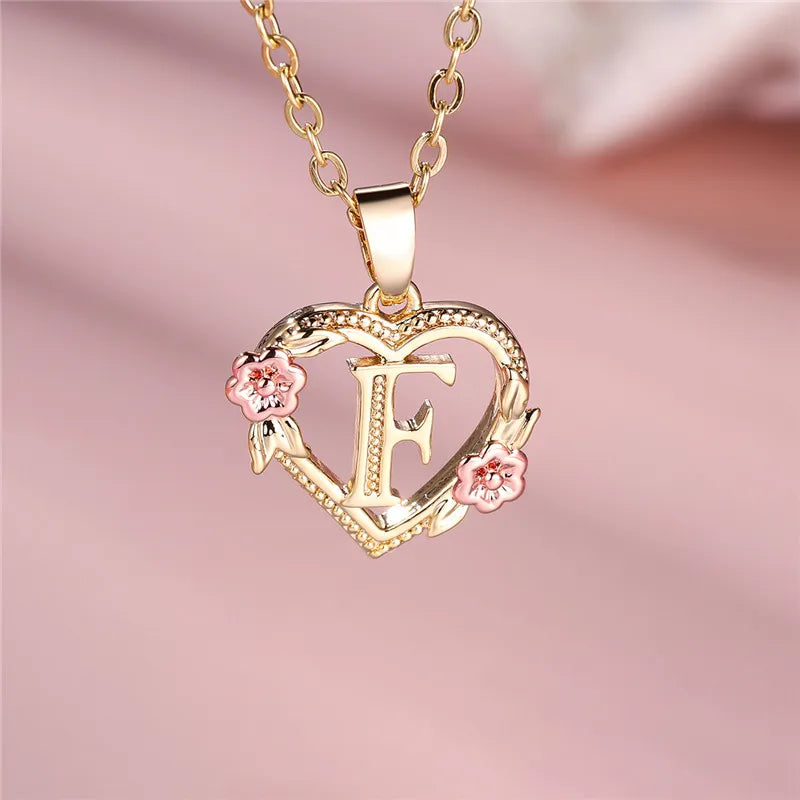 Collar con colgante de flor con letras de la A a la Z