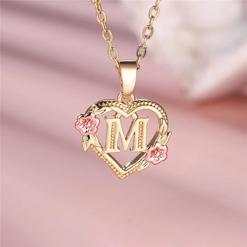 Collar con colgante de flor con letras de la A a la Z