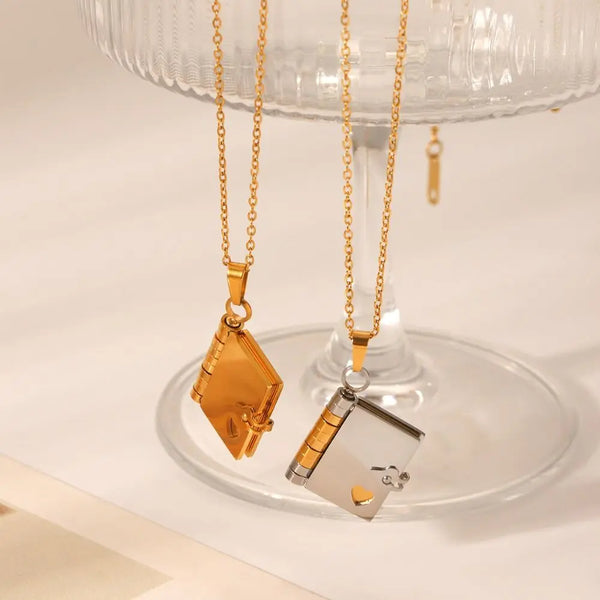 Collar de Pareja Libro Corazón en Acero de Titanio