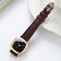 Set de 2 Piezas: Reloj Negro Cuadrado con Pulsera de Corazón